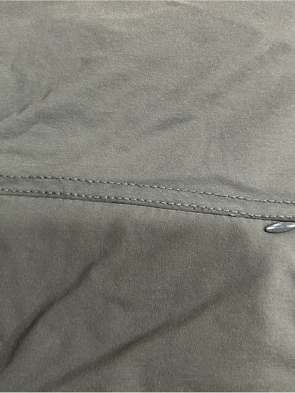 Kirkland Signature Ankle Travel Pants in Olive and Black - Picture 4 of 5